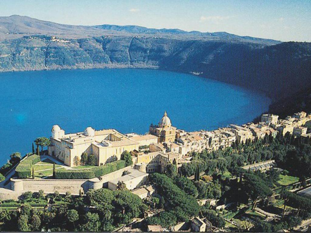 Roma E Palazzo Pontificio Di Castel Gandolfo-Vaticano Esterno foto
